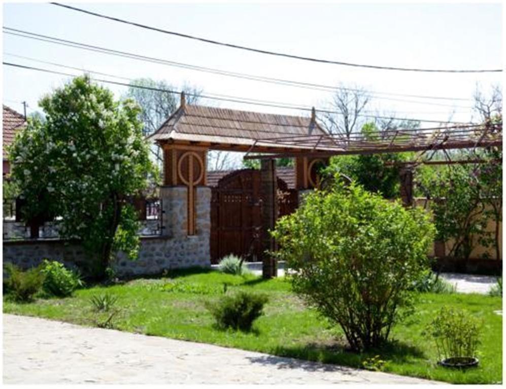 Pensiunea Pentru Tine Prietene Arcani Exterior photo